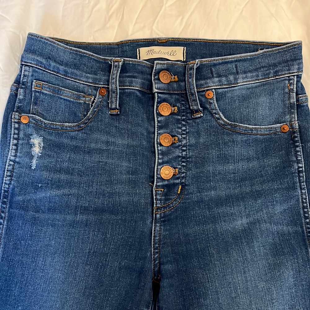 Madewell 10” High-Rise Skinny with Button Fly - Frayed hem